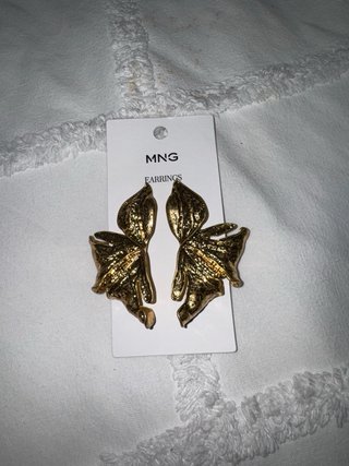 Pendientes MNG Flor Dorados