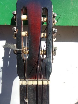 Guitarra para restaurar o piezas
