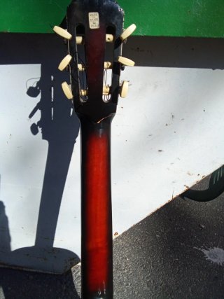 Guitarra para restaurar o piezas