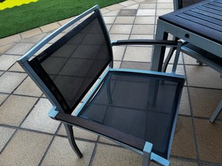 CONJUNTO MESA Y 6 SILLAS DE JARDÍN KETTAL.