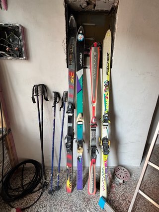 Esquís antiguos Head, Tecno, Rossignol, Fischer