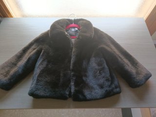 Chaquetón pelo negro Talla 116 cm