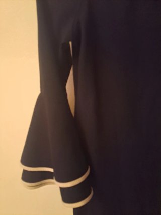 Vestido fiesta manga acampanada