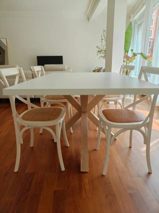 Mesa de comedor Kave (100cm x 160cm) y 4 sillas