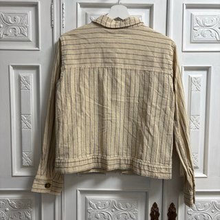Chaqueta ligera a rayas beige y negra