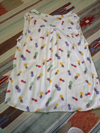Blusa sin mangas con estampado de piñas verano