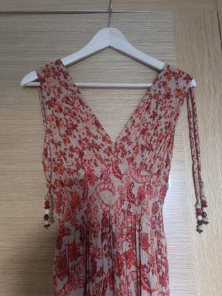 Vestido largo estampado rojo y beige