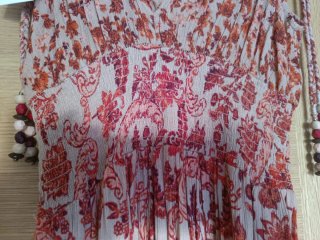 Vestido largo estampado rojo y beige