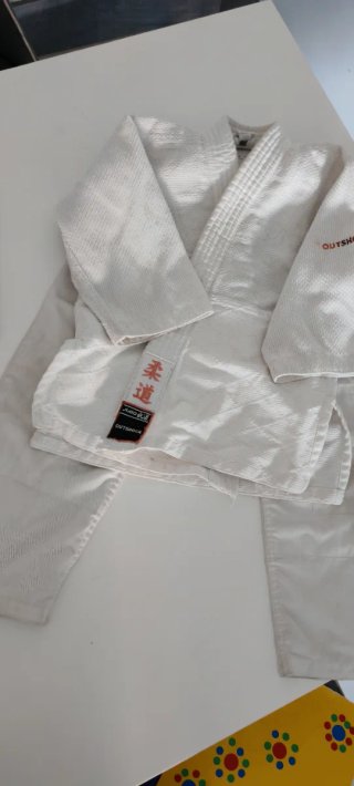 Judogi grano de arroz talla 6-7 años con pantalón