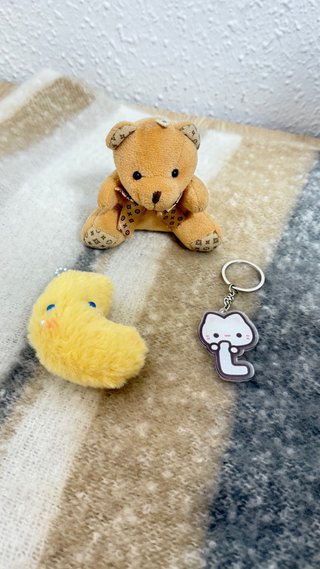 Llavero oso peluche y colgante gatito