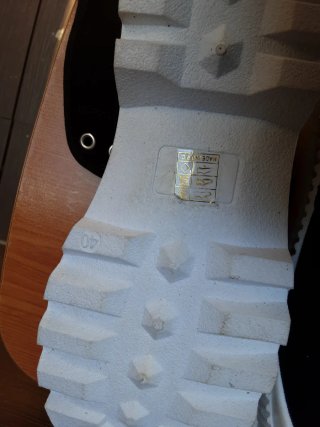 Botas altas negras y blancas nuevas