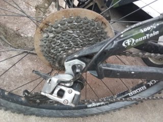 Bicicleta de Descenso Rockrider hay que hacerle