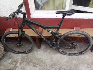 Bicicleta de Descenso Rockrider hay que hacerle