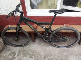 Bicicleta de Descenso Rockrider hay que hacerle