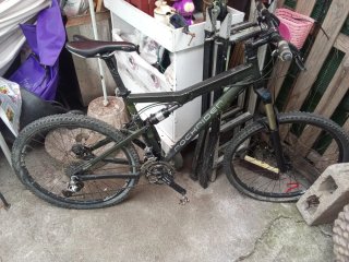 Bicicleta de Descenso Rockrider hay que hacerle