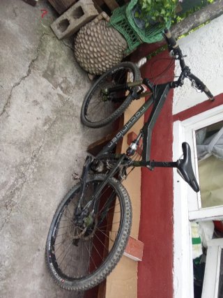 Bicicleta de Descenso Rockrider hay que hacerle