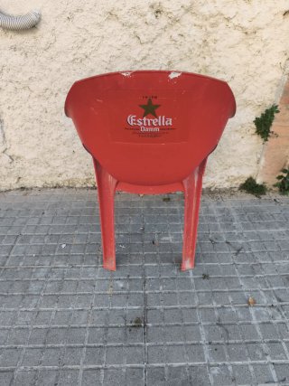Sillas de bar Estrella Damm rojas