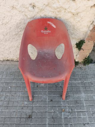 Sillas de bar Estrella Damm rojas