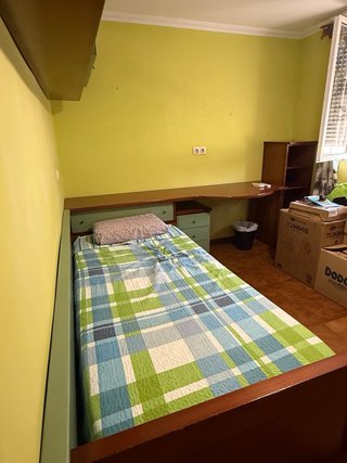 Mobiliario juvenil: Cama, armario y estanterias