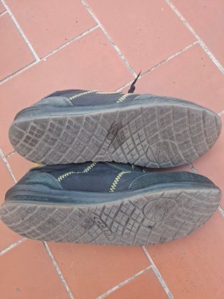 Zapatos de seguridad negros y amarillos