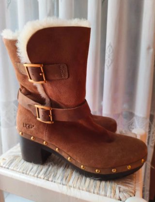 Botines UGG Ante Marrones Hebillas