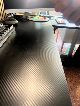 Escritorio negro y madera