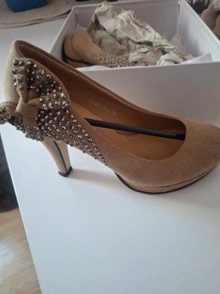 Zapatos Guess Beige y Plateados Tacon
