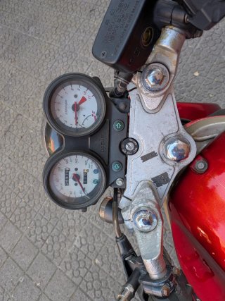 Daelim Roadwin 125 Carburada