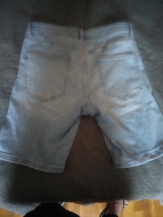 Pantalón corto vaquero chico azul desgastado