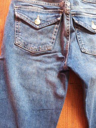 Vaqueros acampanados Divided talla 34 H&M