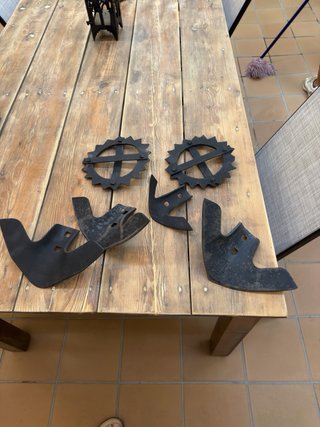 Antigüedades: Arado y Rueda Dentada