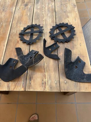 Antigüedades: Arado y Rueda Dentada