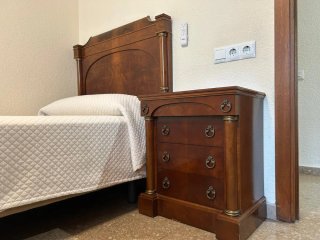Conjunto cabecero y mesita de noche madera