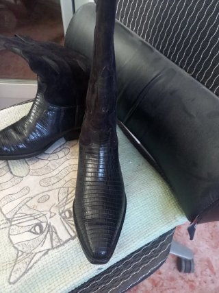 Botas altas de piel negras