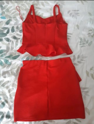 Conjunto rojo top y falda
