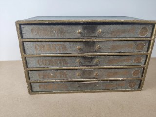 Caja antigua Hilaturas de Fabra y Coats. Cometa