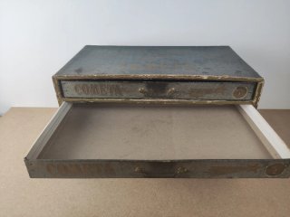 Caja antigua Hilaturas de Fabra y Coats. Cometa