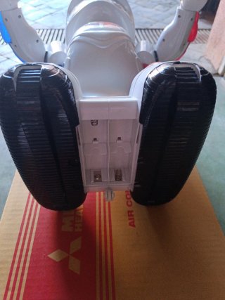 Robot Emilio Blanco y Rojo
