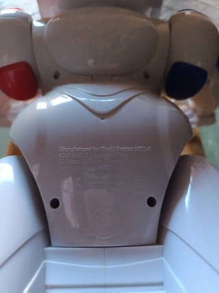 Robot Emilio Blanco y Rojo
