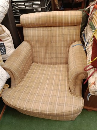 Poltrona in tessuto a quadri beige