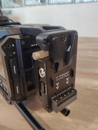 Blackmagic Pyxis 6K EF + Cage Tilta + Monitor