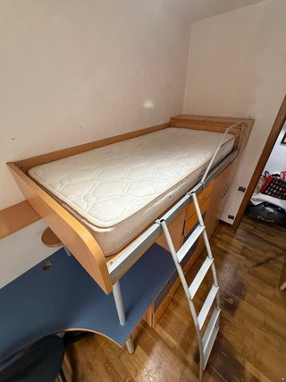 Dormitorio juvenil completo con cama alta
