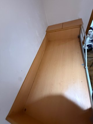 Dormitorio juvenil completo con cama alta
