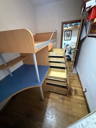 Dormitorio juvenil completo con cama alta