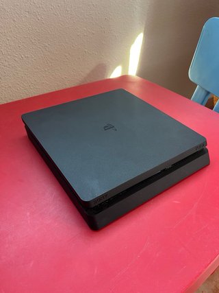 PlayStation 4 (PS4) Slim 500GB + Mando + Cables
