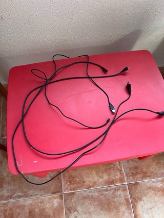 PlayStation 4 (PS4) Slim 500GB + Mando + Cables