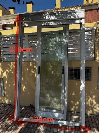 Ventana balconera aluminio con persiana 230x135x13