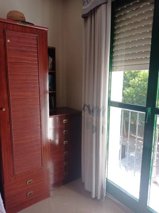 Dormitorio madera buen estado.
