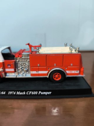 Modellino Camion Pompieri Mack CF600