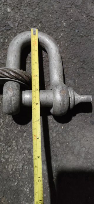 Grillete de acero